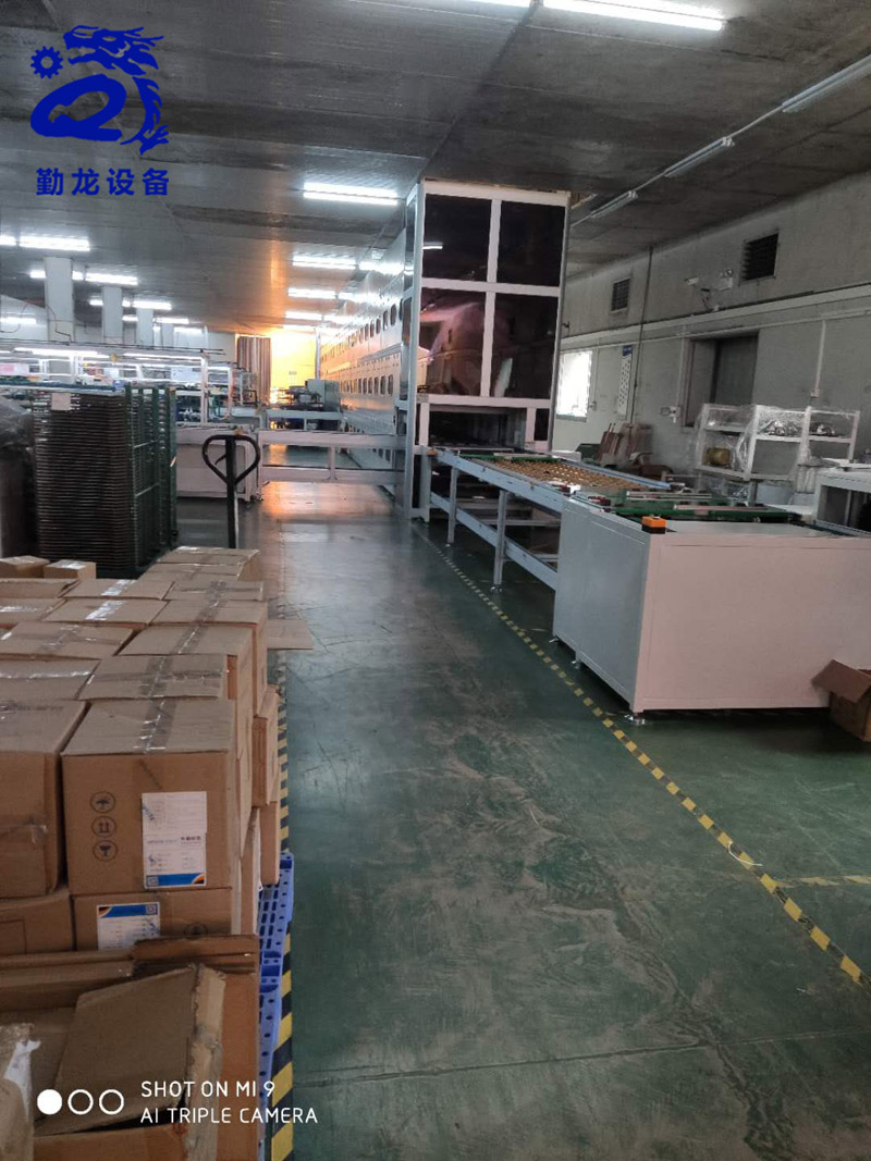 Automatic circulation multilayer aging line