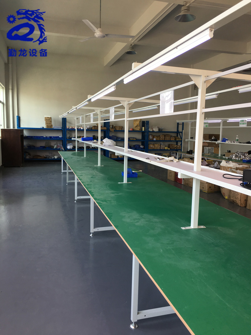 Assembly table